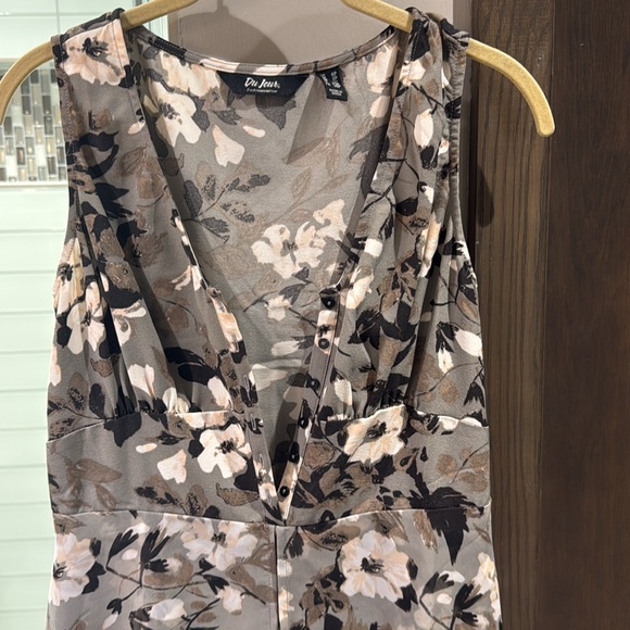 De Jour Shorts Romper - Picture 2 of 6